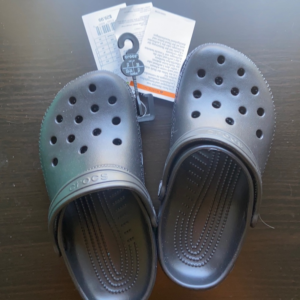 Black kids crocs J2
